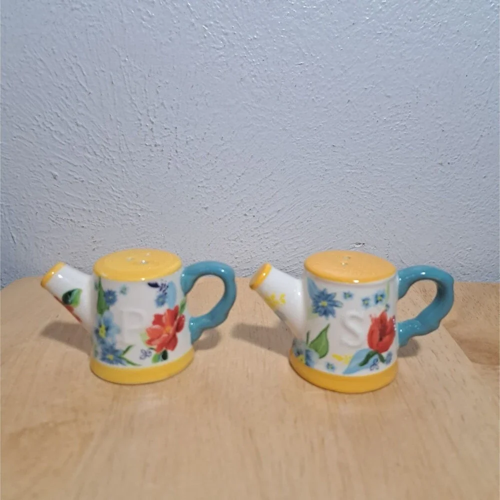 Pioneer Woman Salt Pepper Shakers Watering Can Spring Bouquet Ceramic Kitchen